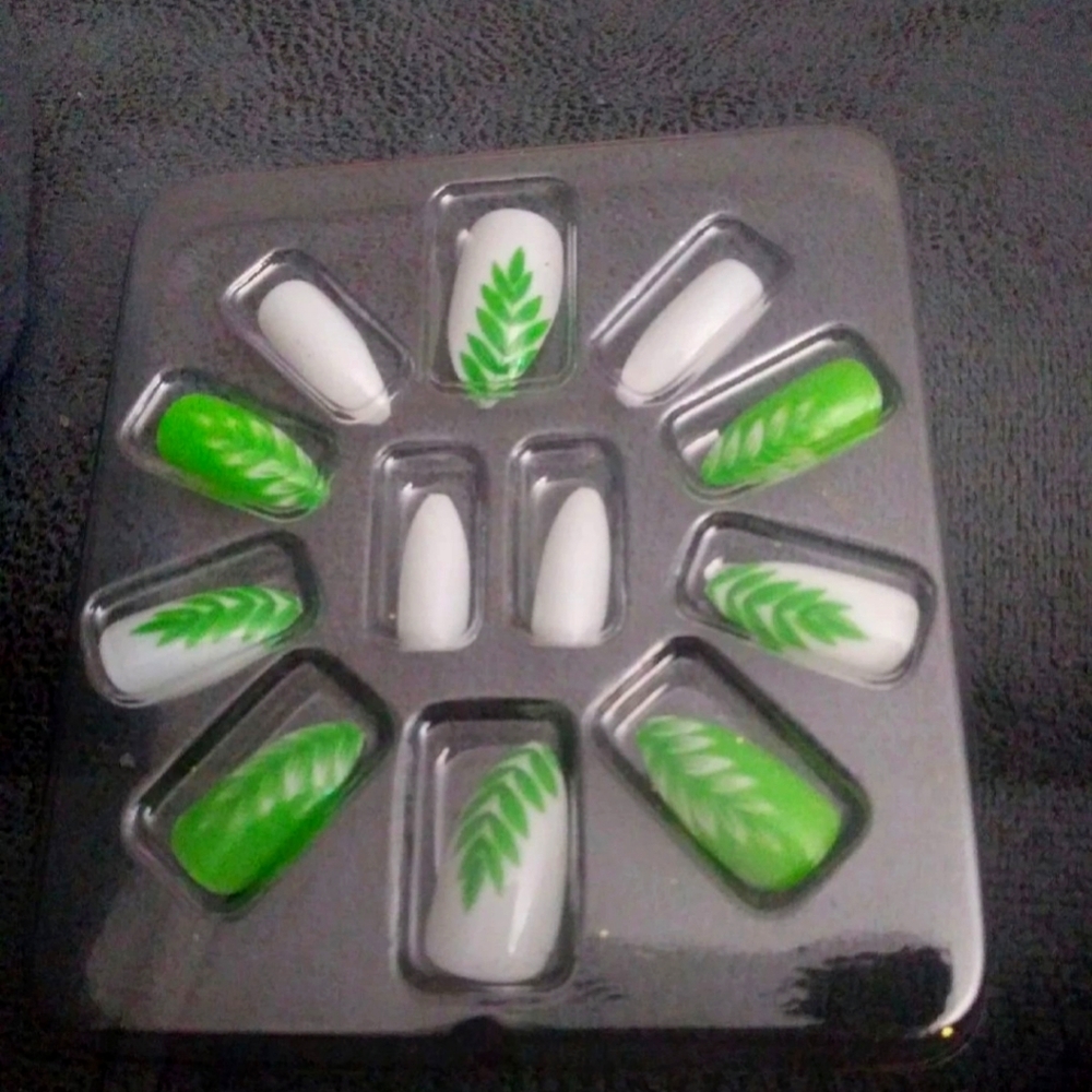 New tropical nails with palm leaves glue on press on glue on nails - Picture 2 of 3